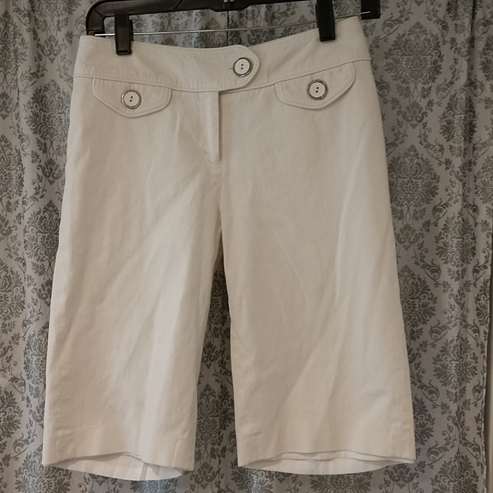 3/$20🌈 WHBM Bermuda shorts
